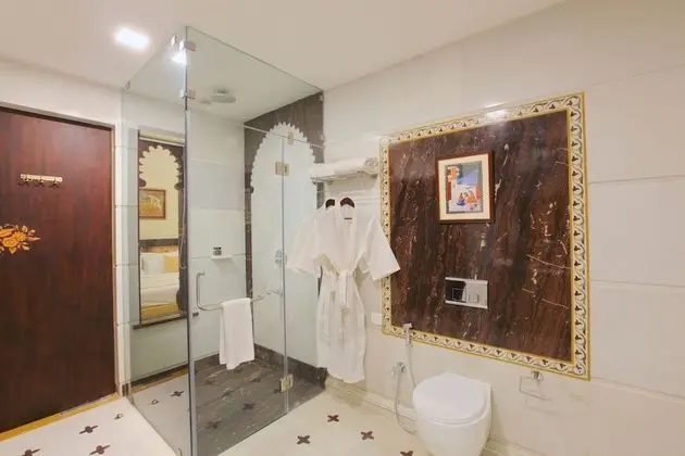 Luxury Oda