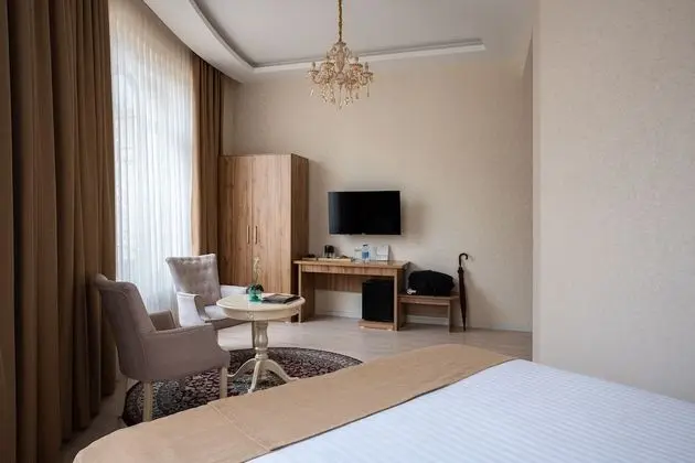 Luxury Oda