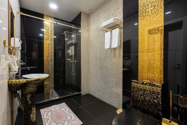 Luxury Oda