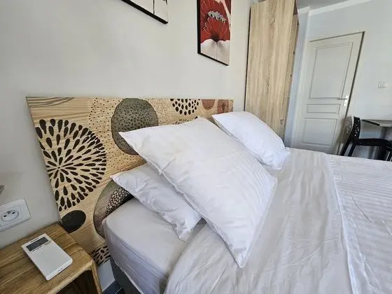 Tek Büyük Yataklı Oda, Havuz Manzaralı (coquelicot)