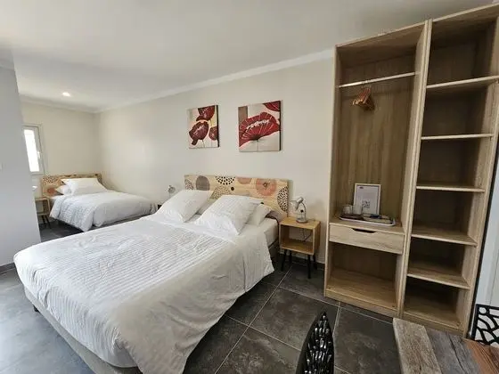 Tek Büyük Yataklı Oda, Havuz Manzaralı (coquelicot)