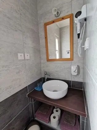 Tek Büyük Yataklı Oda, Havuz Manzaralı (coquelicot)