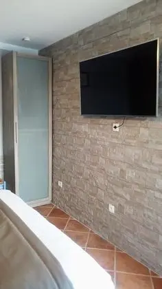 Tek Büyük Yataklı Oda, Havuz Manzaralı (coquelicot)