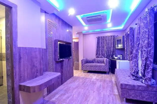 Suite AC Room