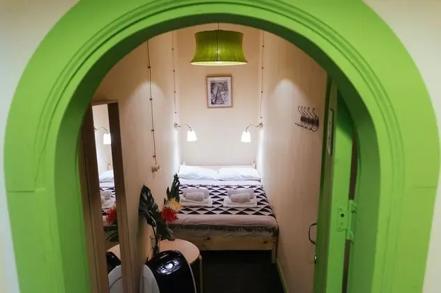Economy Tek Büyük Yataklı Oda, Ortak Banyo (No Windows)