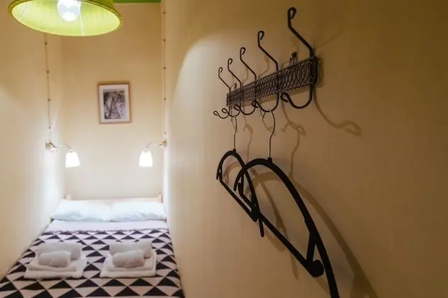 Economy Tek Büyük Yataklı Oda, Ortak Banyo (No Windows)