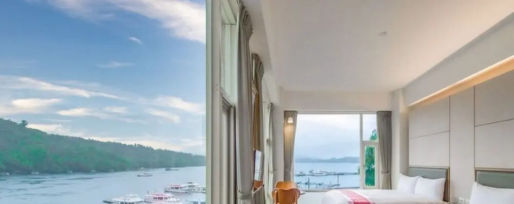 Deluxe Dört Kişilik Oda, Göl Manzaralı