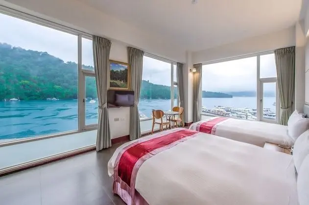 Deluxe Dört Kişilik Oda, Göl Manzaralı