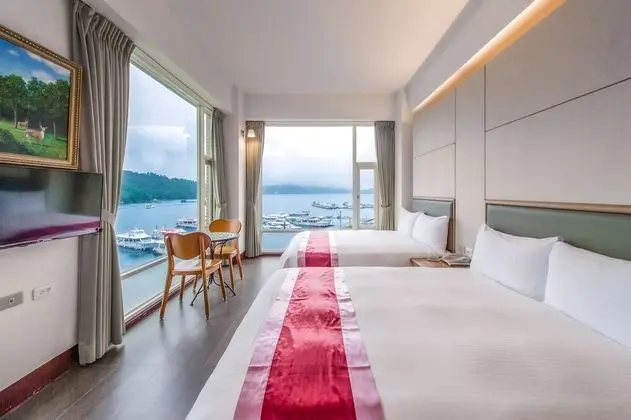 Deluxe Dört Kişilik Oda, Göl Manzaralı