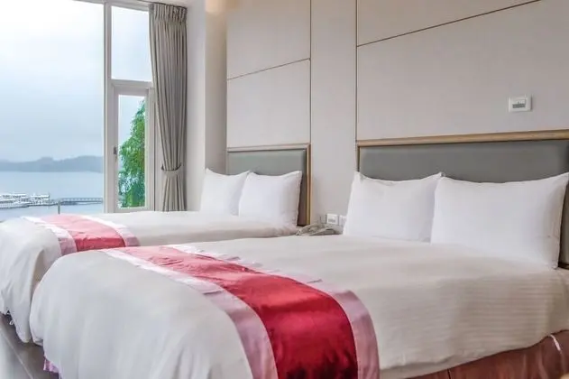 Deluxe Dört Kişilik Oda, Göl Manzaralı