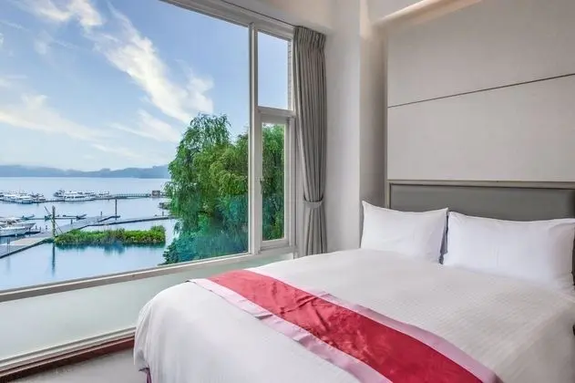Deluxe Dört Kişilik Oda, Göl Manzaralı