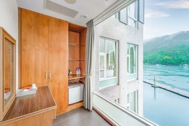 Deluxe Dört Kişilik Oda, Göl Manzaralı