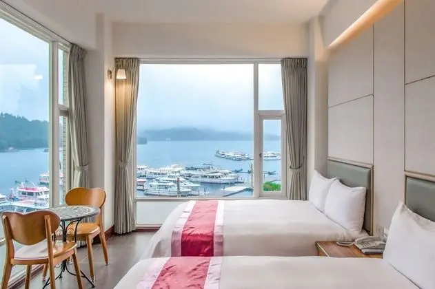 Deluxe Dört Kişilik Oda, Göl Manzaralı