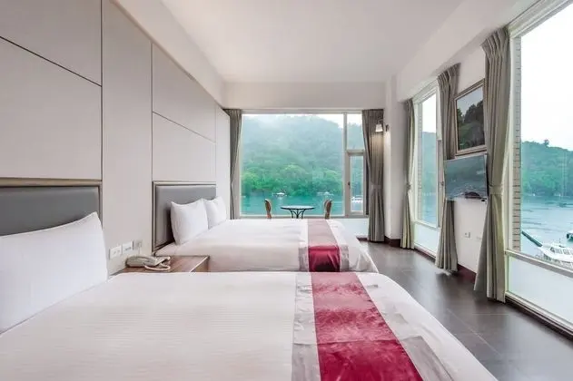 Deluxe Dört Kişilik Oda, Göl Manzaralı