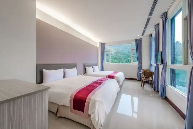 Deluxe Dört Kişilik Oda, Göl Manzaralı