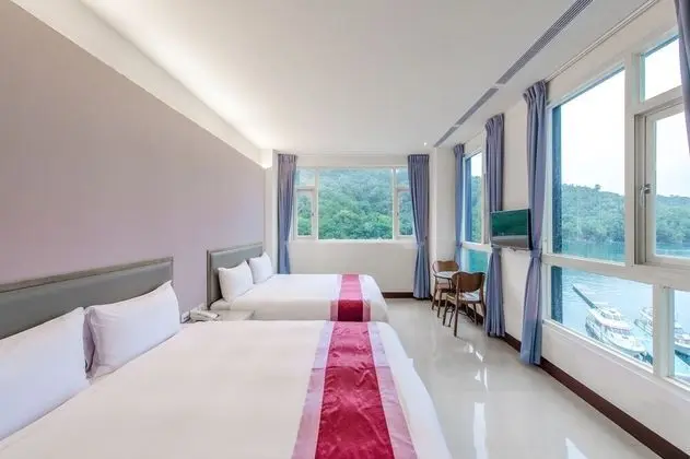 Deluxe Dört Kişilik Oda, Göl Manzaralı