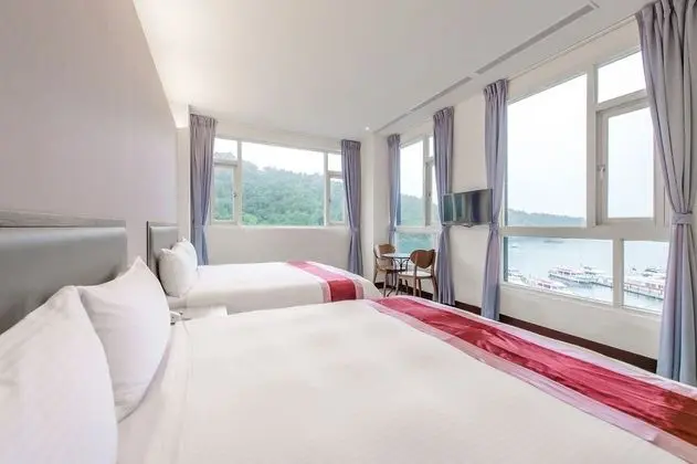Deluxe Dört Kişilik Oda, Göl Manzaralı