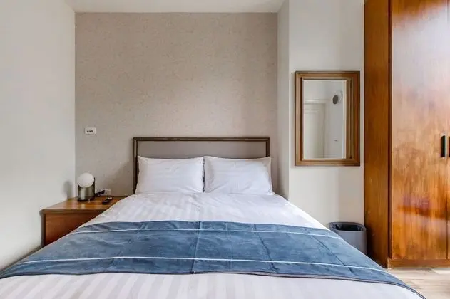 Honeymoon Tek Büyük Yataklı Oda