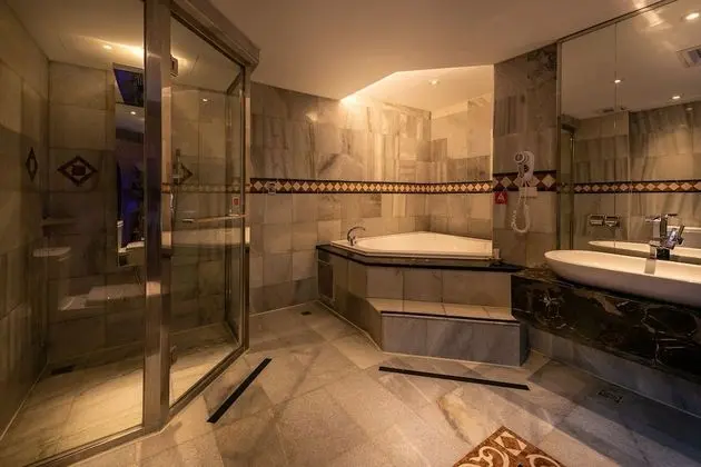 Deluxe Tek Büyük Yataklı Oda, 1 Çift Kişilik Yatak, Sigara İçilmez, Küvet