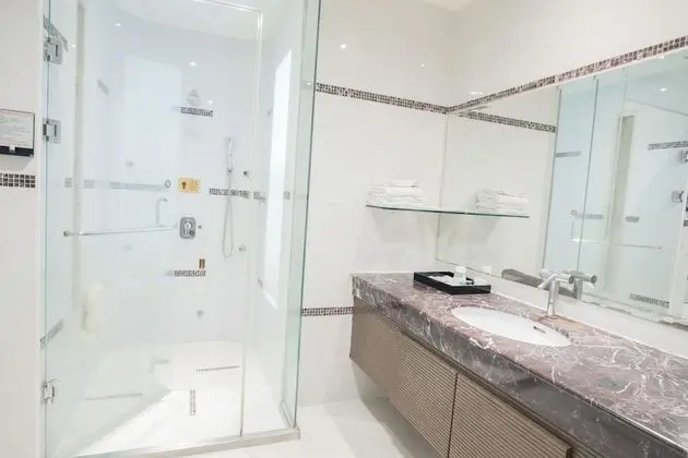 Business Tek Büyük Yataklı Oda (NON REFUNDABLE)