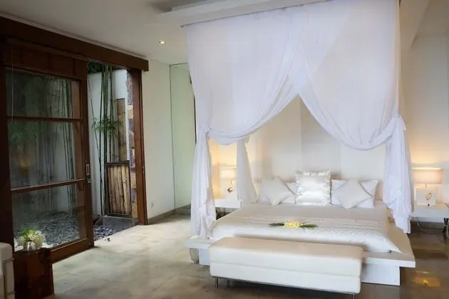 Villa (Delight)