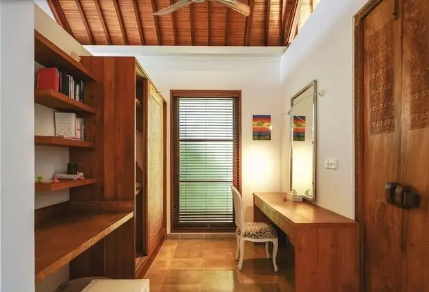 Villa (Sky)
