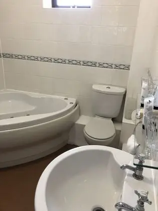 Tek Büyük Yataklı Oda, Engellilere Uygun, Banyolu/Duşlu