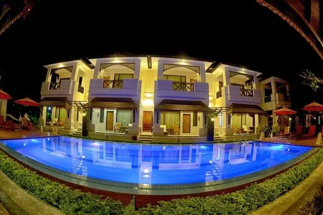 Deluxe Tek Büyük veya İki Ayrı Yataklı Oda, 1 Yatak Odası, Havuz Manzaralı