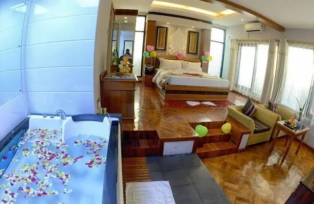 Deluxe Tek Büyük veya İki Ayrı Yataklı Oda, 1 Yatak Odası, Havuz Manzaralı