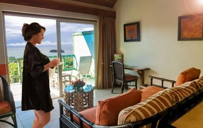 Deluxe Plus, 1 King Bed, Balcony, Sea Facing