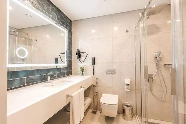 Suite,Şehir veya Dağ Manzaralı