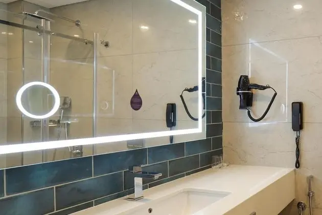 Suite,Şehir veya Dağ Manzaralı