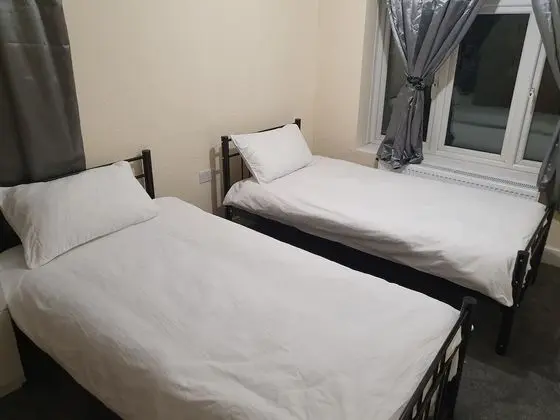 Tek Büyük Yataklı Oda, Ortak Banyo