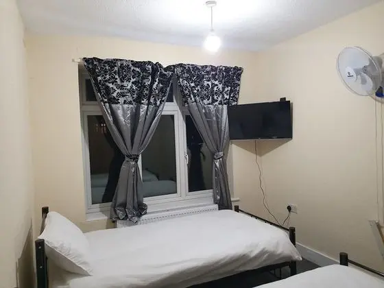 Tek Büyük Yataklı Oda, Ortak Banyo