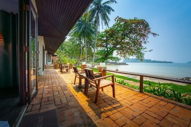 Baan Yong Yuth Buri (Beach Bungalow)