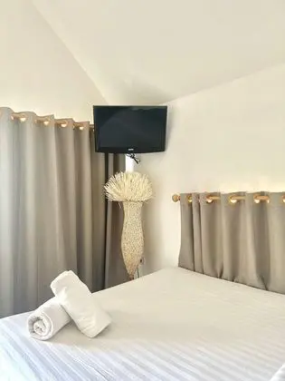 Sakorn Buri (Seaside Bungalow)
