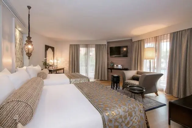 Deluxe Suite