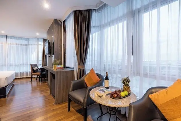 Deluxe Room Airport View