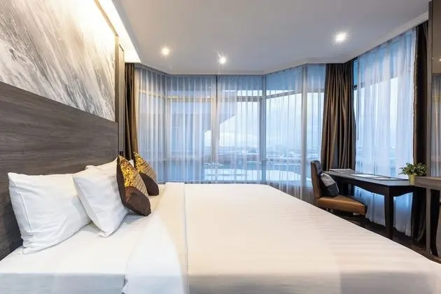 Deluxe Room Airport View