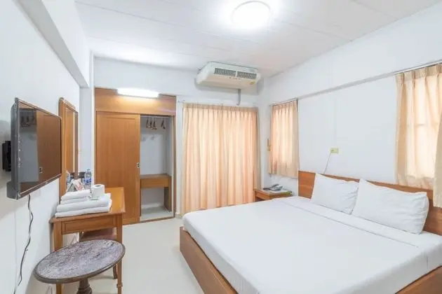 Deluxe Family Room with Two Bathrooms