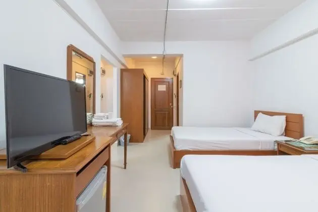 Deluxe Family Room with Two Bathrooms