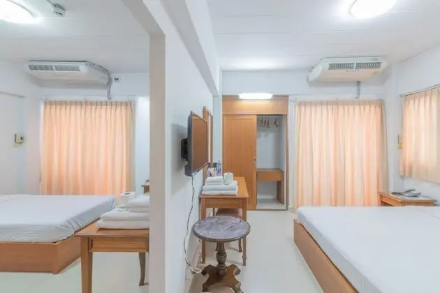 Deluxe Family Room with Two Bathrooms