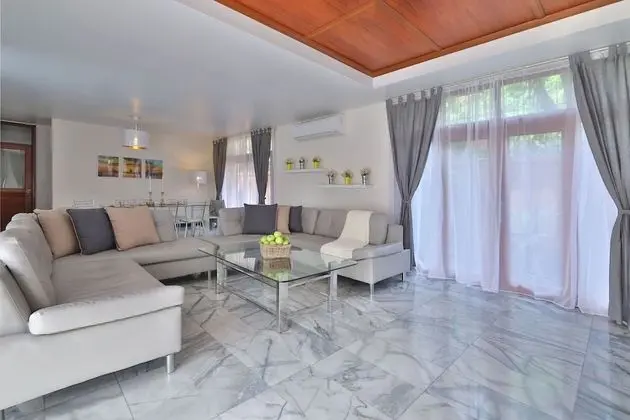 Villa, 4 Yatak Odası, Kişiye Özel Havuzlu