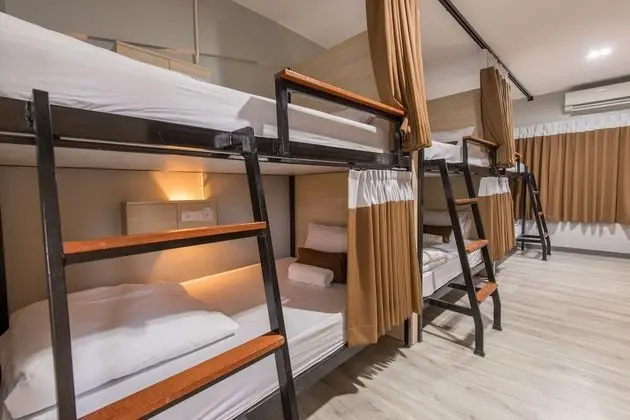 6-Bed Mixed Dormitory with Shared Bathroom