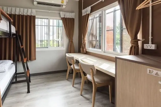 6-Bed Mixed Dormitory with Shared Bathroom