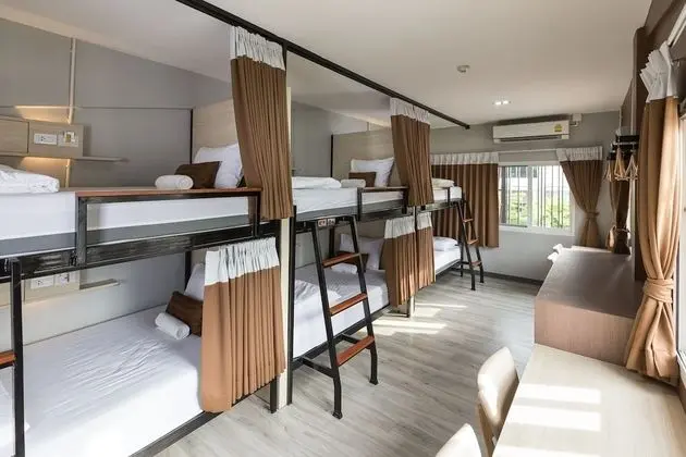 6-Bed Mixed Dormitory with Shared Bathroom