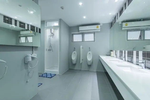 6-Bed Mixed Dormitory with Shared Bathroom