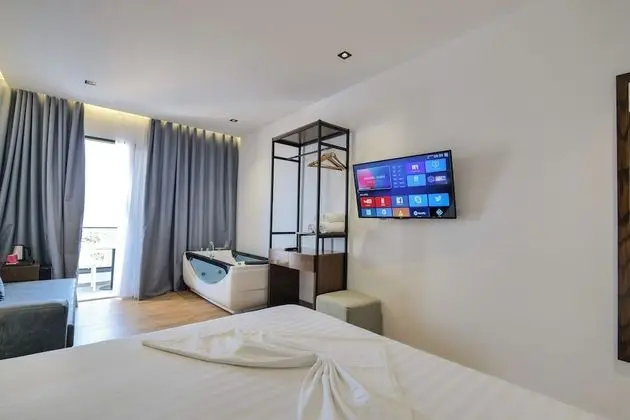 Deluxe Tek Büyük Yataklı Oda