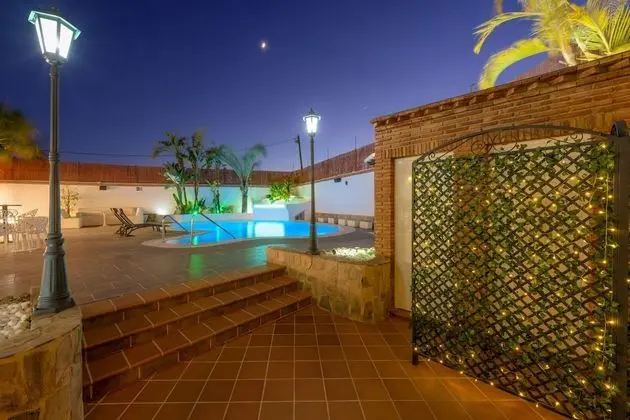 Deluxe Tek Büyük Yataklı Oda, Havuz Kenarı