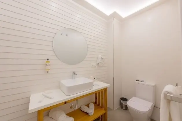 Deluxe Tek Büyük Yataklı Oda, Havuz Kenarı